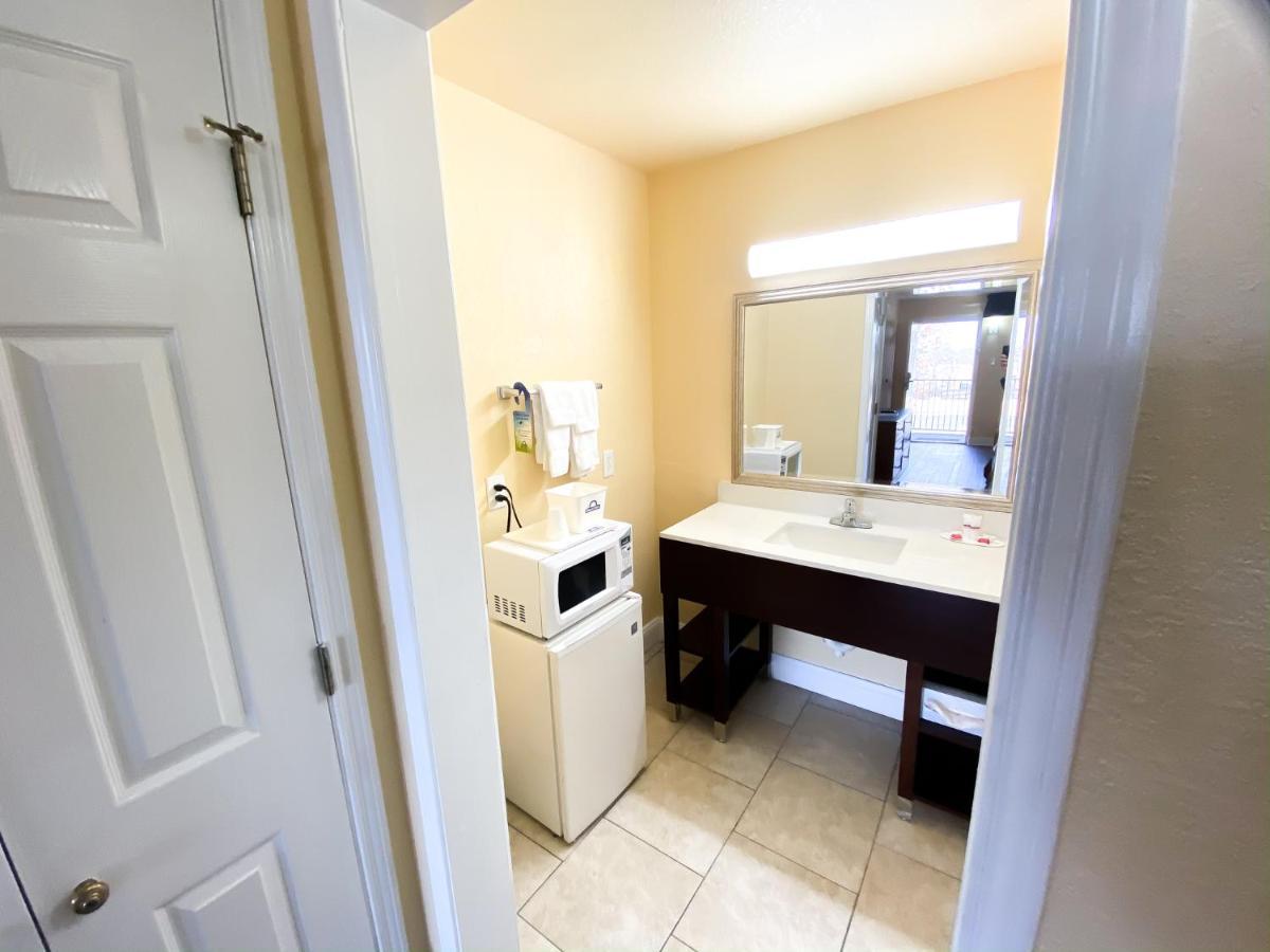 Econo Lodge Richmond-North Chesterfield מראה חיצוני תמונה