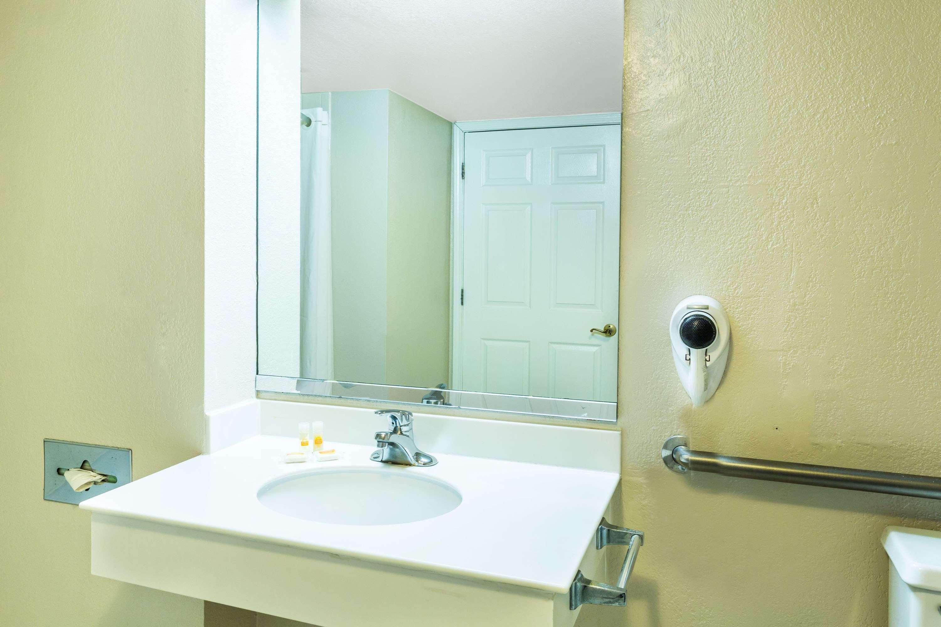 Econo Lodge Richmond-North Chesterfield מראה חיצוני תמונה