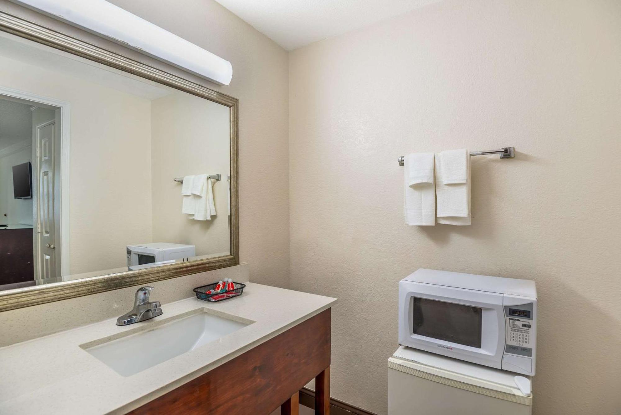 Econo Lodge Richmond-North Chesterfield מראה חיצוני תמונה